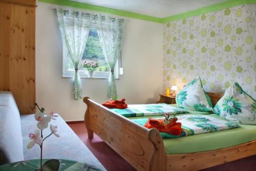 Cama ou camas em um quarto em Hotel im Rheintal