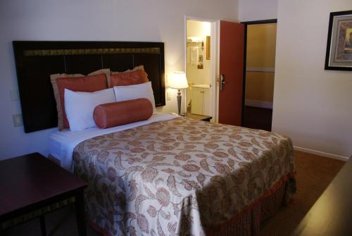 a hotel room with a large bed and a table at Harborview Inn & Suites-Convention Center-Airport-Gaslamp-Seaworld-Zoo-Balboa Park in San Diego