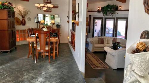 two views of a living room and a dining room at Dreamkatchers Lake Powell Bed & Breakfast in Big Water