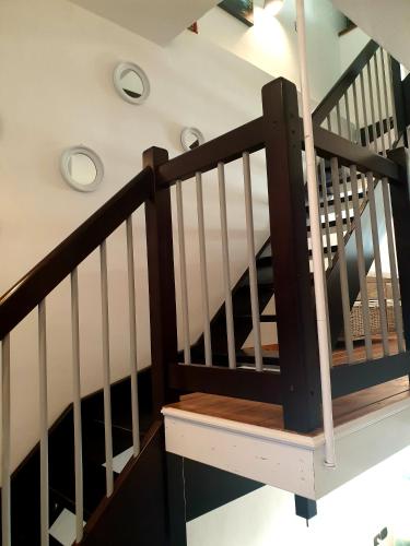 a staircase with a wooden railing and a stair case at Dimora Montalto,indipendente con terrazzo privato in Siracusa