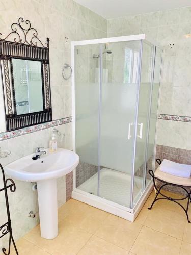Ένα μπάνιο στο Apartamentos Rurales Labrador