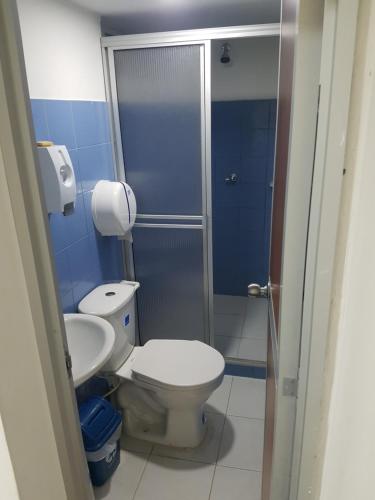 a bathroom with a toilet and a sink and a shower at Hotel La Posada in Belén de Umbría
