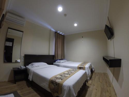 Postel nebo postele na pokoji v ubytování Hotel Kinabalu