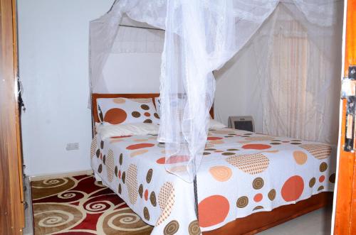 A bed or beds in a room at Muyenga Luxury Vacation Home