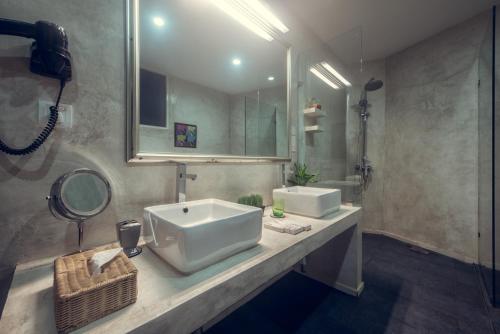 a bathroom with a sink and a mirror at Levels Unawatuna in Unawatuna