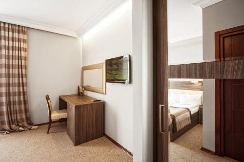 Postel nebo postele na pokoji v ubytování Cruise Hotel