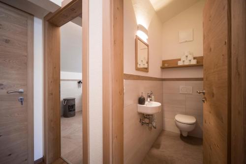 A bathroom at Jodlhof