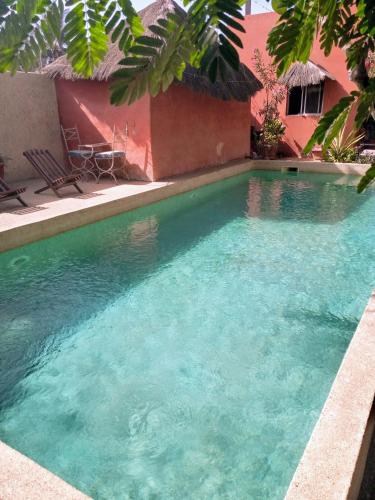La alberca dentro o cerca de Hôtel Joal Lodge