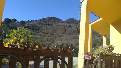 Γενική θέα στο βουνό ή θέα στο βουνό από  αυτό το ξενοδοχείο διαμερισμάτων