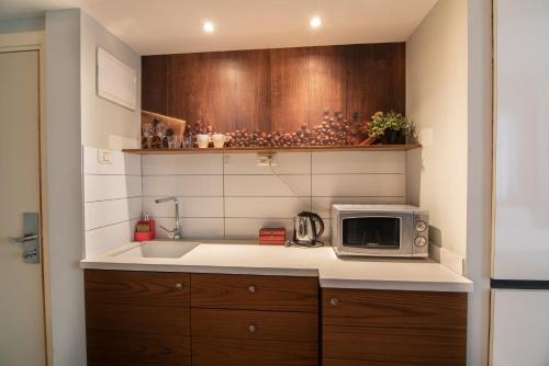 Virtuvė arba virtuvėlė apgyvendinimo įstaigoje 27Montefiore - Urban ApartHotel TLV