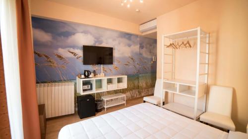 a bedroom with a bed and a tv on a wall at Hotel Jane in Florence