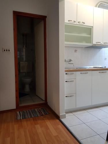 Η κουζίνα ή μικρή κουζίνα στο Accommodation Drasko