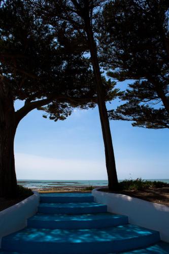 Bazén v ubytování Hotel Punta Lara Noirmoutier nebo v jeho okolí