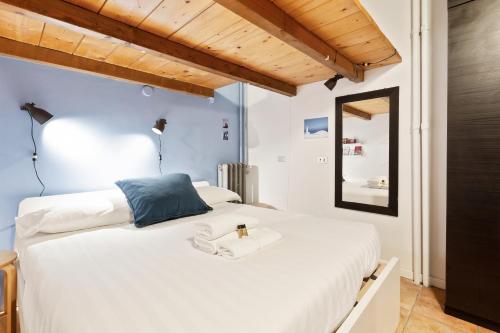 GuestHost - Cosy Nest Isola District Heart