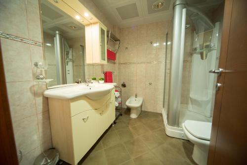 ห้องน้ำของ ZEN Apartment Pržno