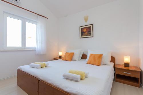 Ένα ή περισσότερα κρεβάτια σε δωμάτιο στο Apartments Nautilus Orašac