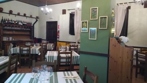 Restoran või mõni muu söögikoht majutusasutuses Hotel El Molino