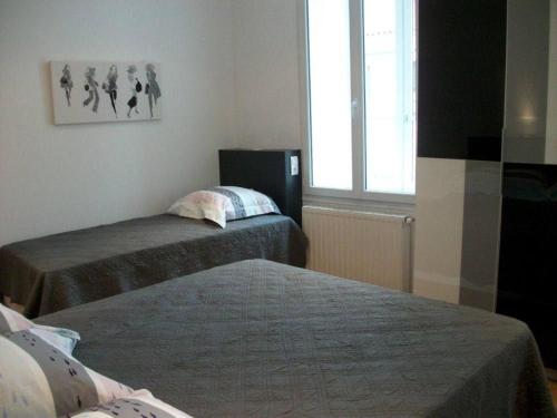 Ένα ή περισσότερα κρεβάτια σε δωμάτιο στο L'Escale appart avec parking privé en option