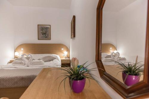 En eller flere senge i et værelse på Pensiunea San Gennaro