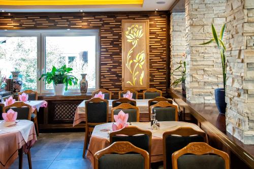 Un restaurante o sitio para comer en Gaststätte Lin Garden