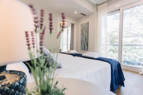 a bedroom with a bed and a large window at Minty Stay - Palmera in Seville