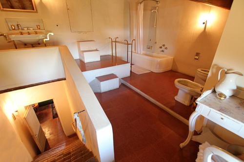 a bathroom with a toilet and a sink and a tub at Villa Del Rimedio in Fucecchio