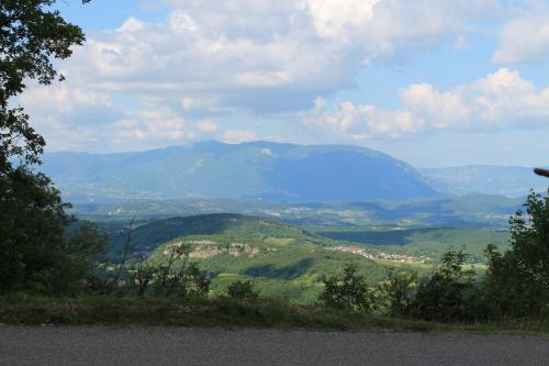 a view of a mountain in the distance at Goute la vie in Marchamp