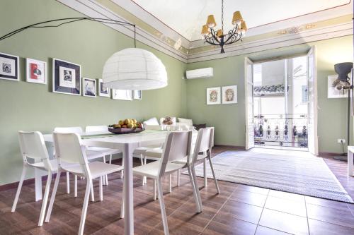 a dining room with a white table and chairs at SUITE S.LUCIA in Corleone