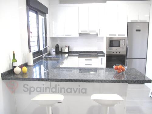 Dapur atau dapur kecil di Astonishing beach and pool house