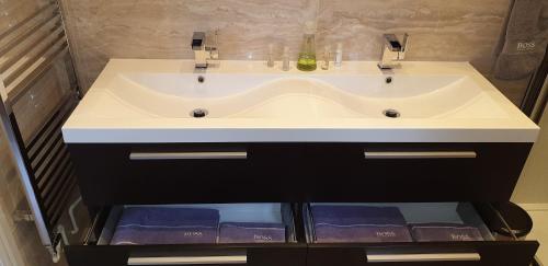 a bathroom with a sink and a bath tub at 27/3a Cockburn Street Apartments in Edinburgh