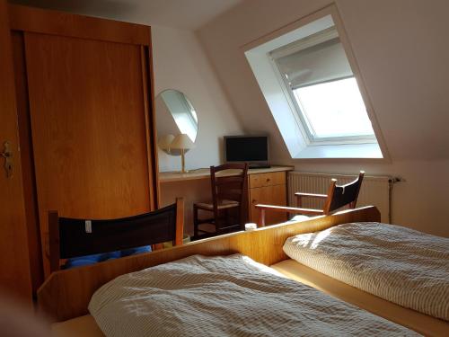 מיטה או מיטות בחדר ב-Haus-Eilers-Borkum