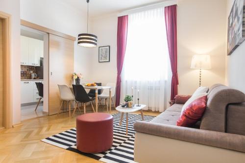 Angela Main Street Luxury Oasis & Free parking