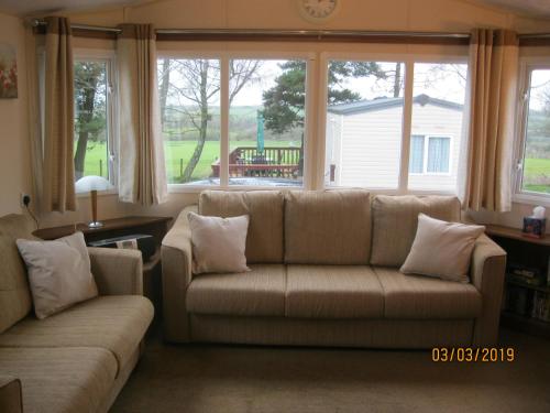 Ruang duduk di 27 The Beeches, Gilcrux, Nr Cockermouth, Cumbria