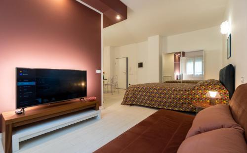 TV o dispositivi per l'intrattenimento presso Residence Cairoli 9 by Studio Vita