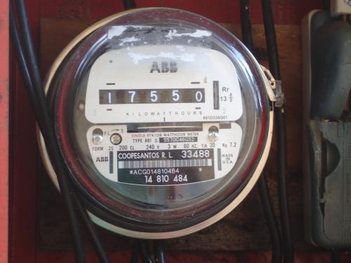 a gas meter with a thermometer in it at Quetzal Valley Cabins in San Gerardo de Dota