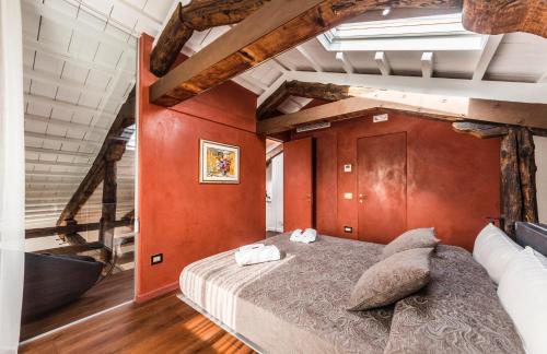 Ένα ή περισσότερα κρεβάτια σε δωμάτιο στο Apartment Cà Brunilda-luxury penthouse with terrace