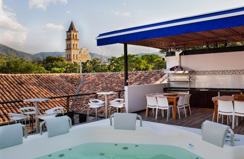 a rooftop patio with tables and chairs on a roof at Casa de Balcones in Garzón