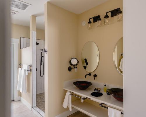 a bathroom with two sinks and a shower at The Barn B&B Walla Walla in Walla Walla