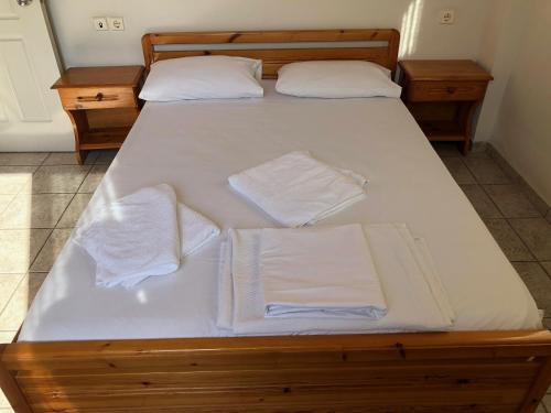 Кровать или кровати в номере Mythos Suites-Dionysos apartment