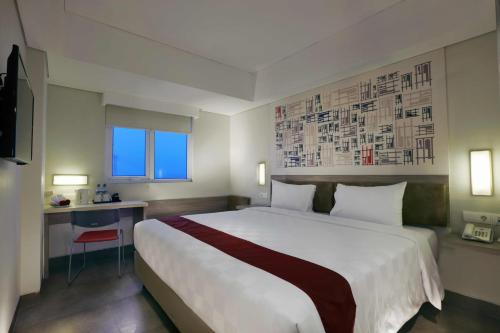 Кровать или кровати в номере Grand Cordela Hotel Bandung