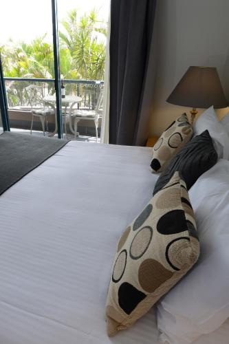 Una cama o camas en una habitación de Rockpool Motor Inn