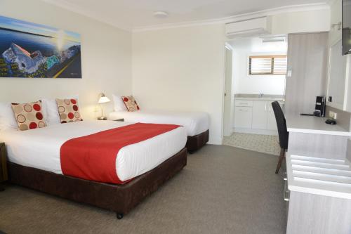 Una cama o camas en una habitación de Rockpool Motor Inn