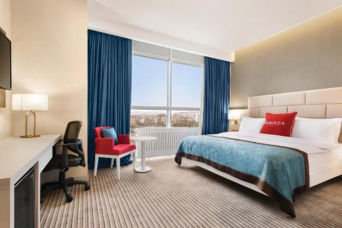 Postel nebo postele na pokoji v ubytování Ramada by Wyndham Sivas