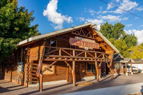 Bear Country Cabin #6 – Photos 5