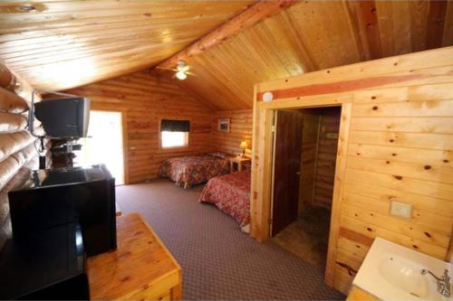 Bear Country Cabin #10 – Photos 5