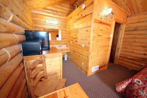 Bear Country Cabin #1 – Photos 4