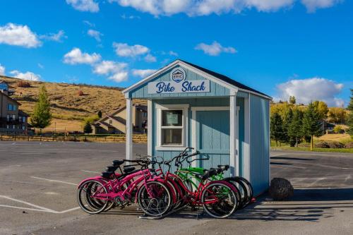 Bear Country Cabin #5 – Photos 4