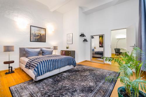 a bedroom with a bed and a living room at GreatStay Apartment - Melchiorstr. in Berlin