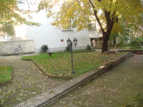 Taman di luar Citadel Guest House