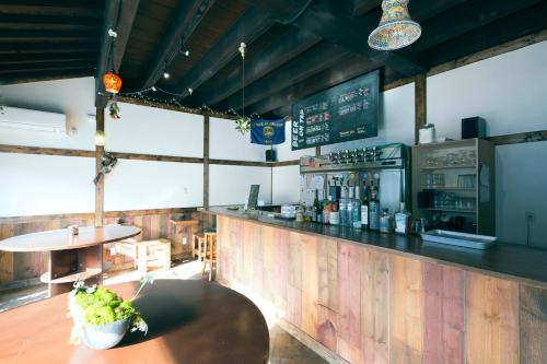 ห้องอาหารหรือที่รับประทานอาหารของ Otaru Tap Room & Hostel